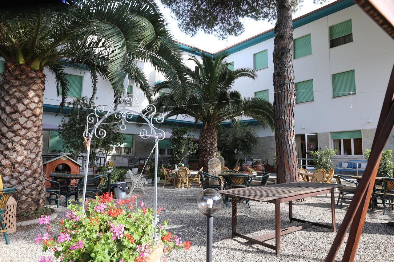 Hotel Massimo Марина-ди-Чечина Экстерьер фото